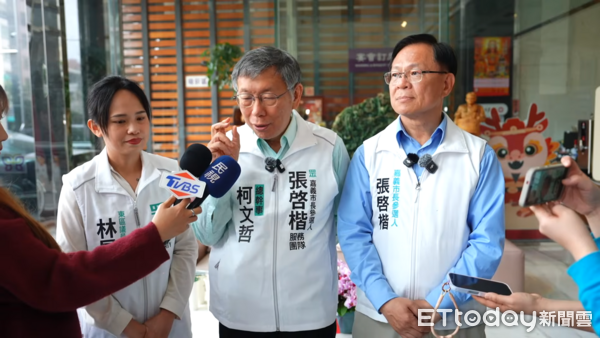 ▲民眾黨創黨主席柯文哲（中）與民眾黨前立委張啓楷15日下午受訪。（圖／民眾黨提供）