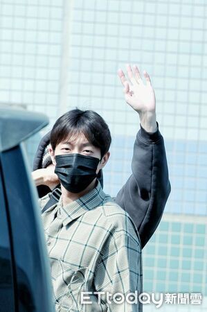 ▲▼ 直擊／Highlight唱完櫻花季返韓！機場探頭揮手超暖　斗俊劇透來台計畫。（圖／讀者提供）