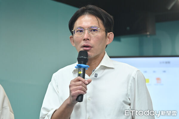 ▲▼民眾黨主席、新北市長參選人黃國昌15日受訪。（圖／記者李毓康攝）