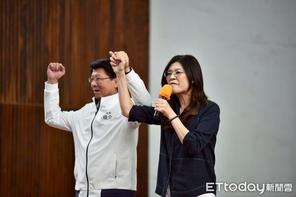 ▲中國國民黨台南市黨部舉辦新春團拜，黨主席鄭麗文南下與黨員互道新春祝福。（記者林東良翻攝，下同）