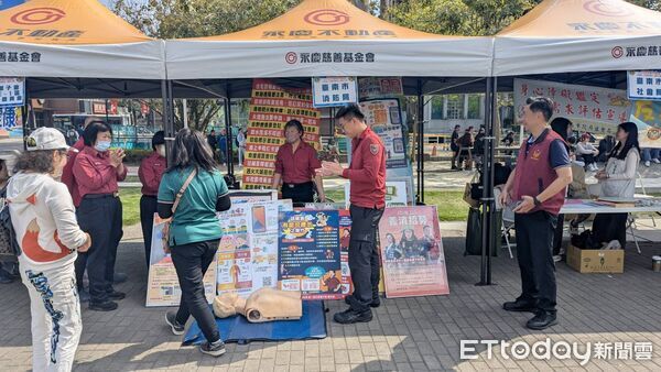 ▲校際盃反毒反霸凌街舞大賽在新營文化中心登場，學生熱舞展現青春活力。（記者林東良翻攝，下同）