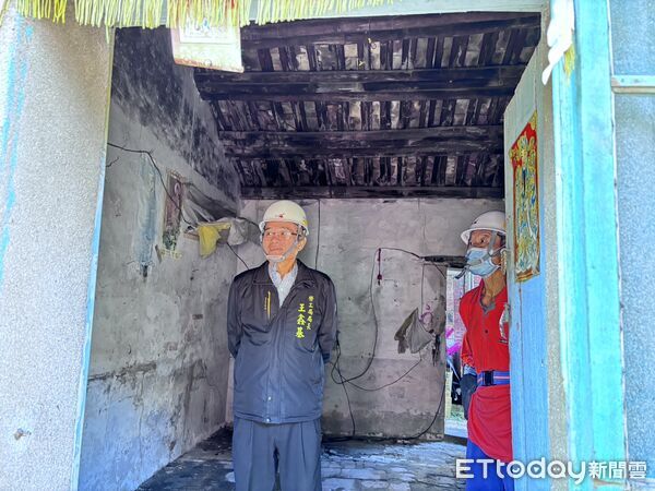 ▲台南市勞工局結合做工行善團志工前往關廟協助弱勢家庭修繕老宅。（記者林東良翻攝，下同）