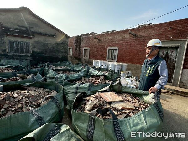 ▲台南市勞工局結合做工行善團志工前往關廟協助弱勢家庭修繕老宅。（記者林東良翻攝，下同）