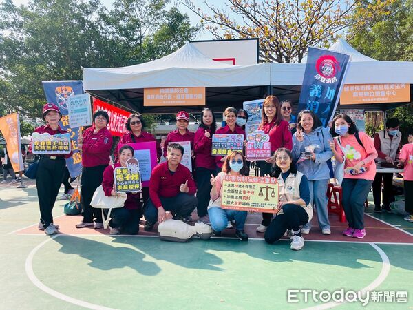 ▲台南麻豆「柚花追香路跑」吸引上千名跑者參與，消防人員也加入宣導行列。（記者林東良翻攝，下同）