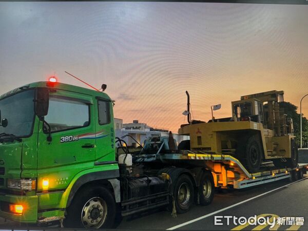 ▲▼台南聯結車車禍。（圖／記者林東良翻攝）