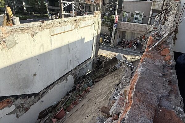▲桃園透天宅工地開挖造成鄰房坍塌　