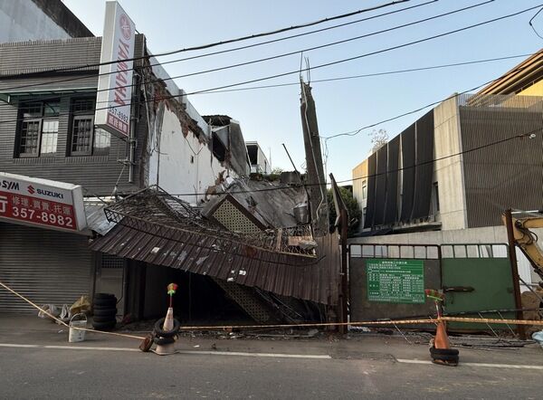 ▲桃園透天宅工地開挖造成鄰房坍塌　