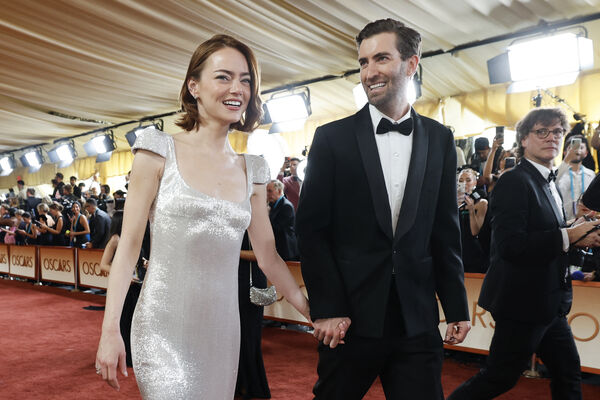 ▲第98屆奧斯卡紅毯－艾瑪史東、妮可基嫚、堤亞娜泰勒、「甜茶」提摩西夏勒梅、艾兒芬妮。（圖／路透）