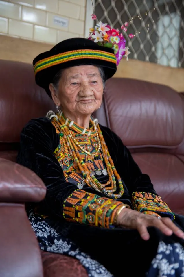 ▲▼屏東縣「排灣族來義鄉傳統手紋（veci` nua lima）文化」保存者李碧玉辭世。（圖／文化部）