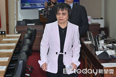 堵麥問李貞秀「空氣質詢」　劉世芳怒瞪記者：碰到我了覺得被騷擾