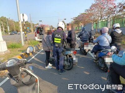 趕上班GG了！高雄9騎士「骨牌式」連環撞　7人慘摔送醫畫面曝