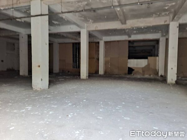 ▲▼             基隆一處廢棄工廠發生氨氣外洩事件，消防現場戒備中。（圖／記者郭世賢翻攝，下同）