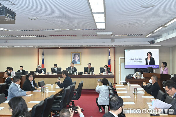 ▲▼立委李貞秀首度於內政委員會質詢，內政部長劉世芳並未上台接受質詢。（圖／記者李毓康攝）