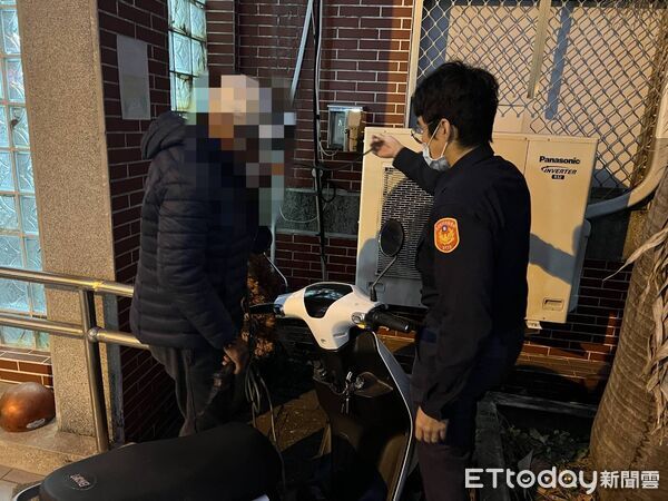 ▲東港警方提供蔡姓老翁茶水。（圖／記者陳崑福翻攝）