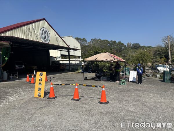 ▲白河警分局會同交通警察大隊、新營監理站與環保局，在東山174線執行聯合稽查勤務。（記者林東良翻攝，下同）
