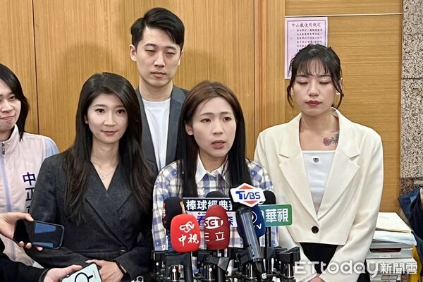 ▲▼國民黨立委徐巧芯受訪。（圖／記者鄭佩玟攝）