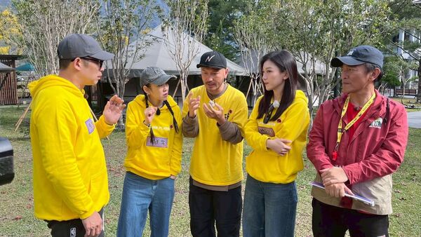 ▲黃隊由隊長馬力歐（左1）領軍KID、楊千霈與宋芷芸。（圖／綜藝玩很大）