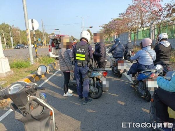 ▲▼ 高雄9騎士「骨牌式」連環撞。（圖／記者許宥孺翻攝）
