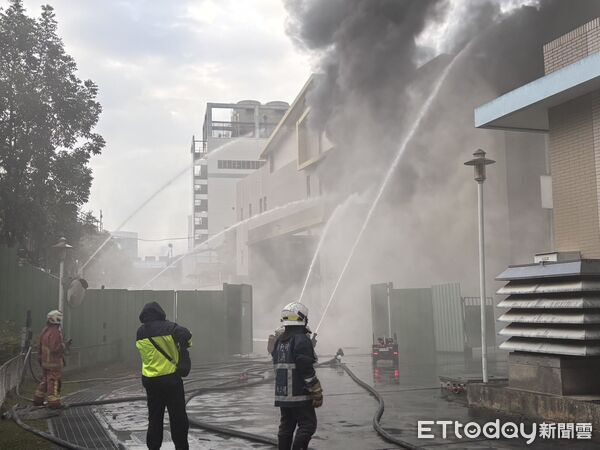 ▲新竹市東區竹園超高壓變電所發生二級火警，造成2人受傷、1人失去呼吸心跳。（圖／記者楊永盛翻攝）