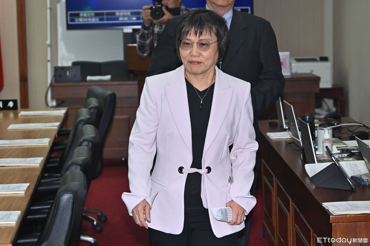 堵麥問李貞秀「空氣質詢」 劉世芳怒瞪記者:碰到我了我覺得騷擾