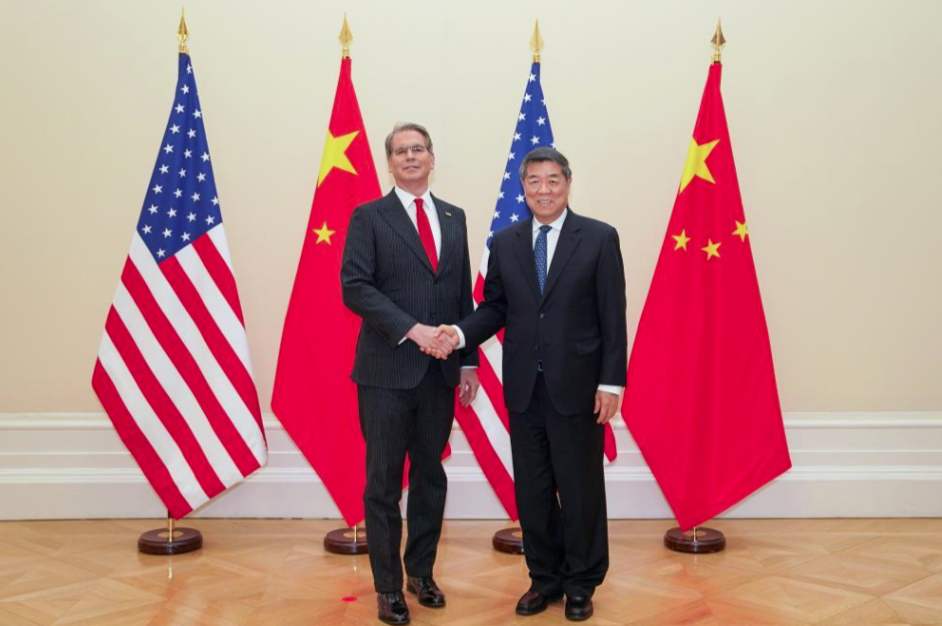 ▲▼   當地時間3月15日－16日，中美經貿中方牽頭人、國務院副總理何立峰與美方牽頭人、美國財政部長貝森特和貿易代表格里爾在法國巴黎舉行經貿磋商。          。（圖／翻攝 央視）