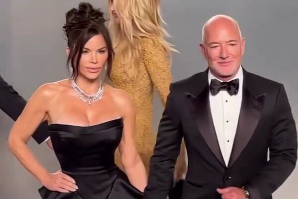 貝佐斯與桑切斯現身奧斯卡派對。（翻攝laurensanchezbezos IG）