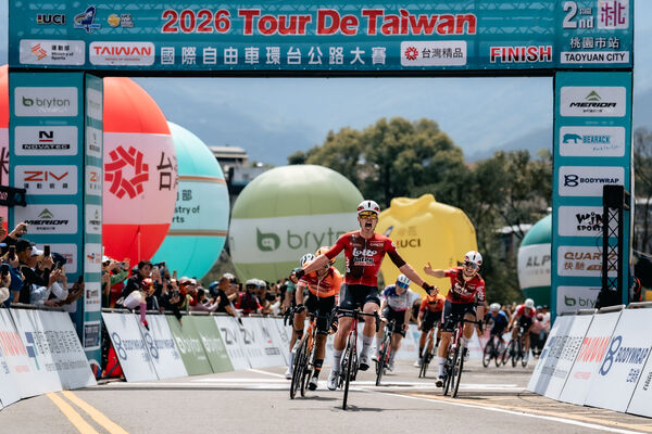 ▲比利時樂透車的Matthew Fox以2小時45分36秒奪下單站冠軍也成功奪走總冠軍黃衫。（圖／中華自行車協會提供）