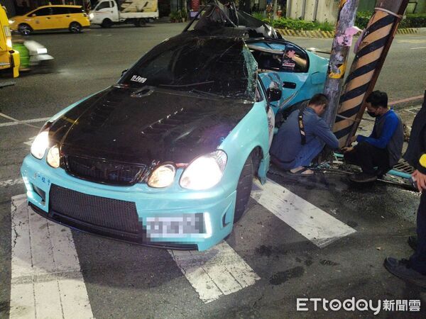 ▲▼高雄車禍。（圖／民眾提供）