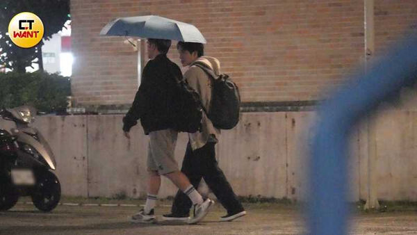 奶爸放風1／婚姻、團體停擺　楊奇煜深夜不歸「全男行程」曝光