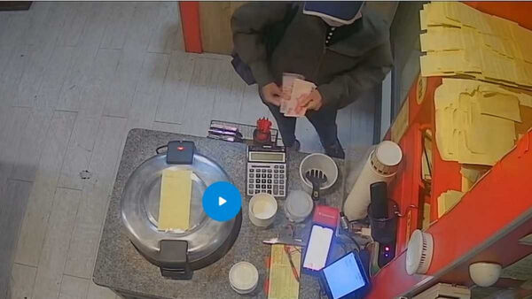 何姓女子早非第一次犯案，其在雙北地區多間店家消費，以同樣手法聲稱店家未給500元。（圖／非當事店家／翻攝自臉書社團「爆料公社二社」）