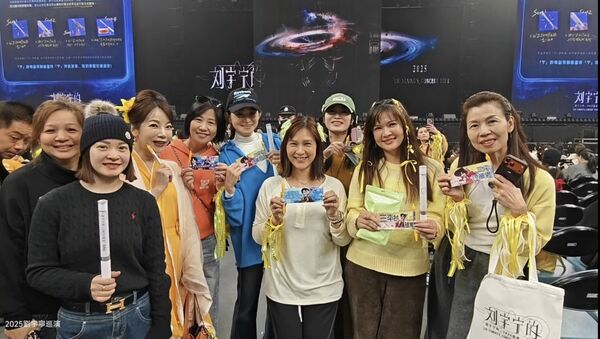 ▲▼人氣主播蘇宗怡飛大陸杭州看劉宇寧演唱會，現場巧遇東森氣象主播王淑麗。（圖／翻攝自臉書）