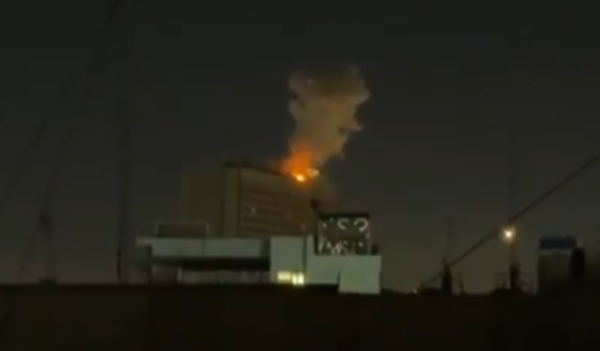 ▲▼伊拉克巴格達綠區內著名的拉希德飯店（Al-Rasheed Hotel）遭無人機攻擊。（圖／翻攝自X）