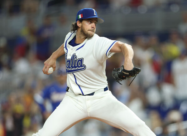 ▲義大利先發投手諾拉（Aaron Nola）在WBC 4強戰對委內瑞拉登板投球。（圖／達志影像／美聯社）