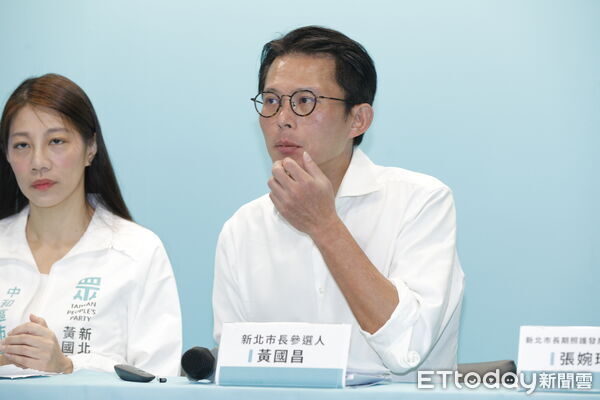 ▲▼民眾黨新北市長參選人黃國昌17日召開「高齡友善城市三支柱」政見記者會，新北市長期照護發展協會張婉玲理事長、新北市中和區市議員參選人陳怡君、新北市汐止萬里金山區市議員候選人陳語倢連袂出席。（圖／記者湯興漢攝）