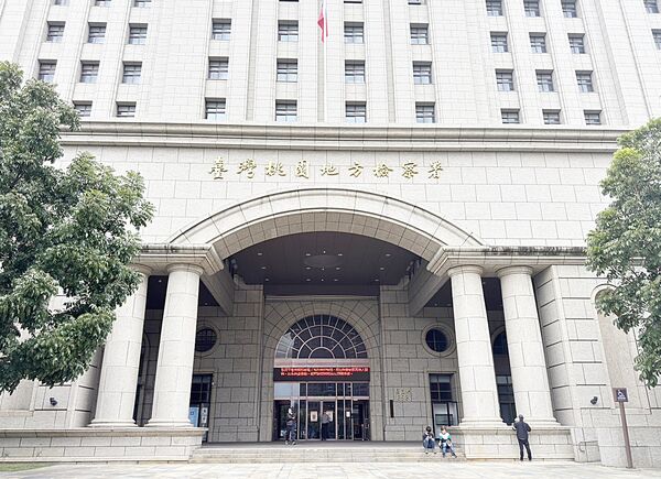 ▲桃園市黃姓男子不滿父親縮減生活費，2024年8月間趁父親上樓兩度猛拉雙腿導致頭部撞擊階梯受傷，再持鐵鎚暴打頭部，致使老父倒地昏迷經送醫急救始倖免於死。（資料照／記者沈繼昌攝）