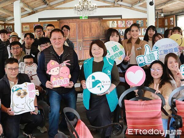 ▲▼門諾醫院與花蓮縣消防局攜手舉辦單身聯誼活動，邀請32名未婚醫護與消防同仁參與。（圖／門諾醫院提供，下同）