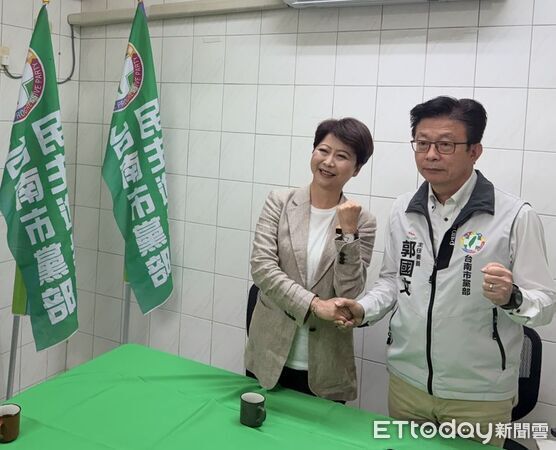 ▲民進黨台南市長提名人陳亭妃與民進黨市黨部主委郭國文初選後首度會面，被外界視為破冰整合。（記者林東良翻攝，下同）