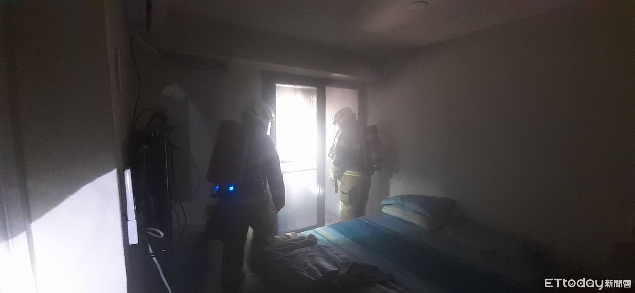 台南民宅冷氣室外機冒黑煙警鈴大作 南消:電器火災居建築火警首因