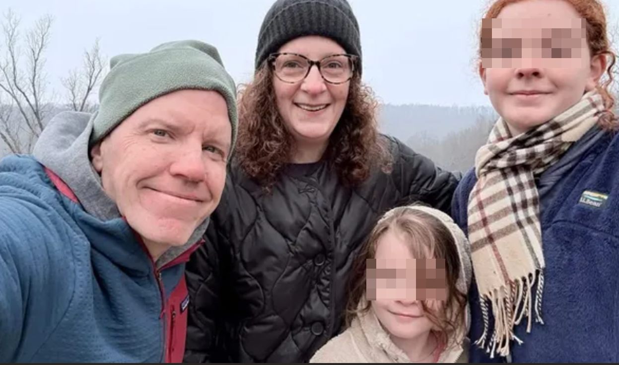 遊行慘變奪命現場 女欣賞花車「突被捲進車底下」眾人面前輾斃