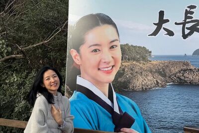 55歲李英愛重返《大長今》拍攝地　網見對比照嚇到：一樣漂亮