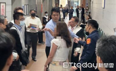 悍女開庭前打律師踹記者！台中地院晚間回應：改採不公開審理