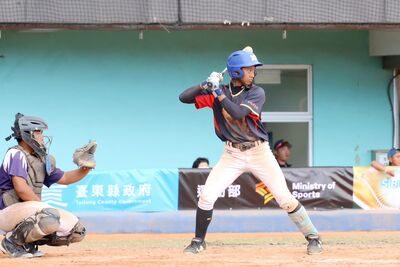 國中硬聯／「小黑」張鈞倫一棒說再見　崇明國中氣走中興挺進32強