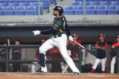 吳念庭雙三壘安、魔鷹開轟助台鋼逆轉　陳愷佑再見安打悍將勝桃猿