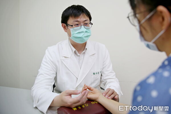 ▲陳中奎中醫師表示，春季養生除養肝外，也要兼顧脾胃調理，建議維持早睡早起、規律作息，讓陽氣自然生發而不過亢。（圖／慈濟醫學中心提供，下同）