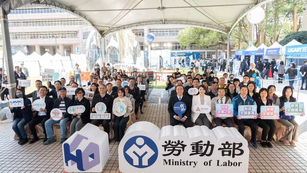 ▲2026新竹校園就業博覽會陽明交大開跑 高虹安市長：讓青年畢業即就業。（圖／新竹市政府提供）