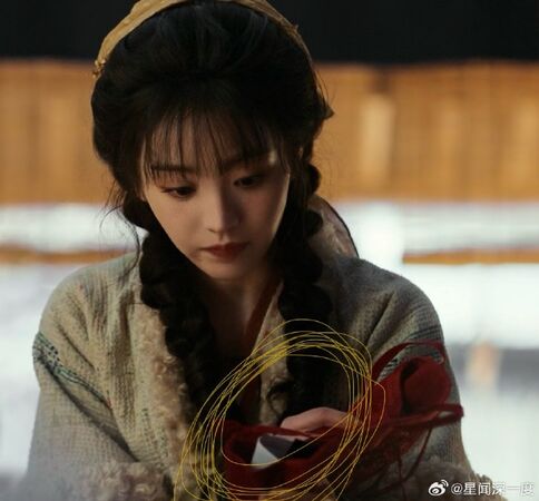 ▲▼《逐玉》狂被抓包穿幫鏡頭！阿伯假吃饅頭、大婚戲出現口罩。（圖／翻攝自微博、小紅書）