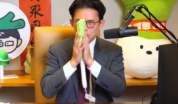 黃國昌昨晚開直播時向店家道歉，坦言自己做了不好的示範，害店家被刷了很多負評。（翻攝自黃國昌臉書）