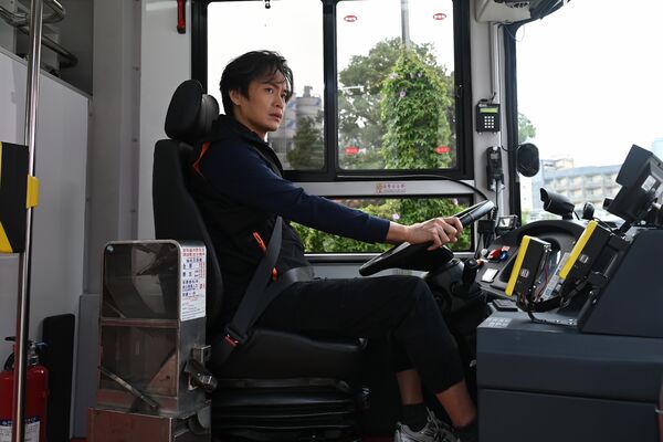 ▲▼ 《一日系列》最新一集推出「一日公車司機2」主題，.邰智源時隔五年再次體驗公車司機直呼超緊張。（圖／麥卡貝網路電視提供）