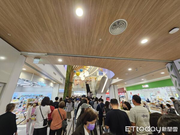 ▲台南三井Outlet二期試營運首日。（圖／網友提供）