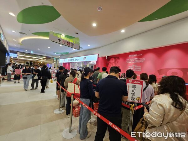 ▲台南三井Outlet二期試營運首日。（圖／網友提供）